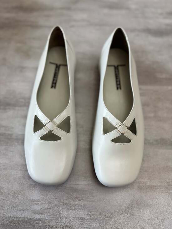Report Shoes - Report Pansy White Leather Cross-Strap Flat Shoes Size 9.5